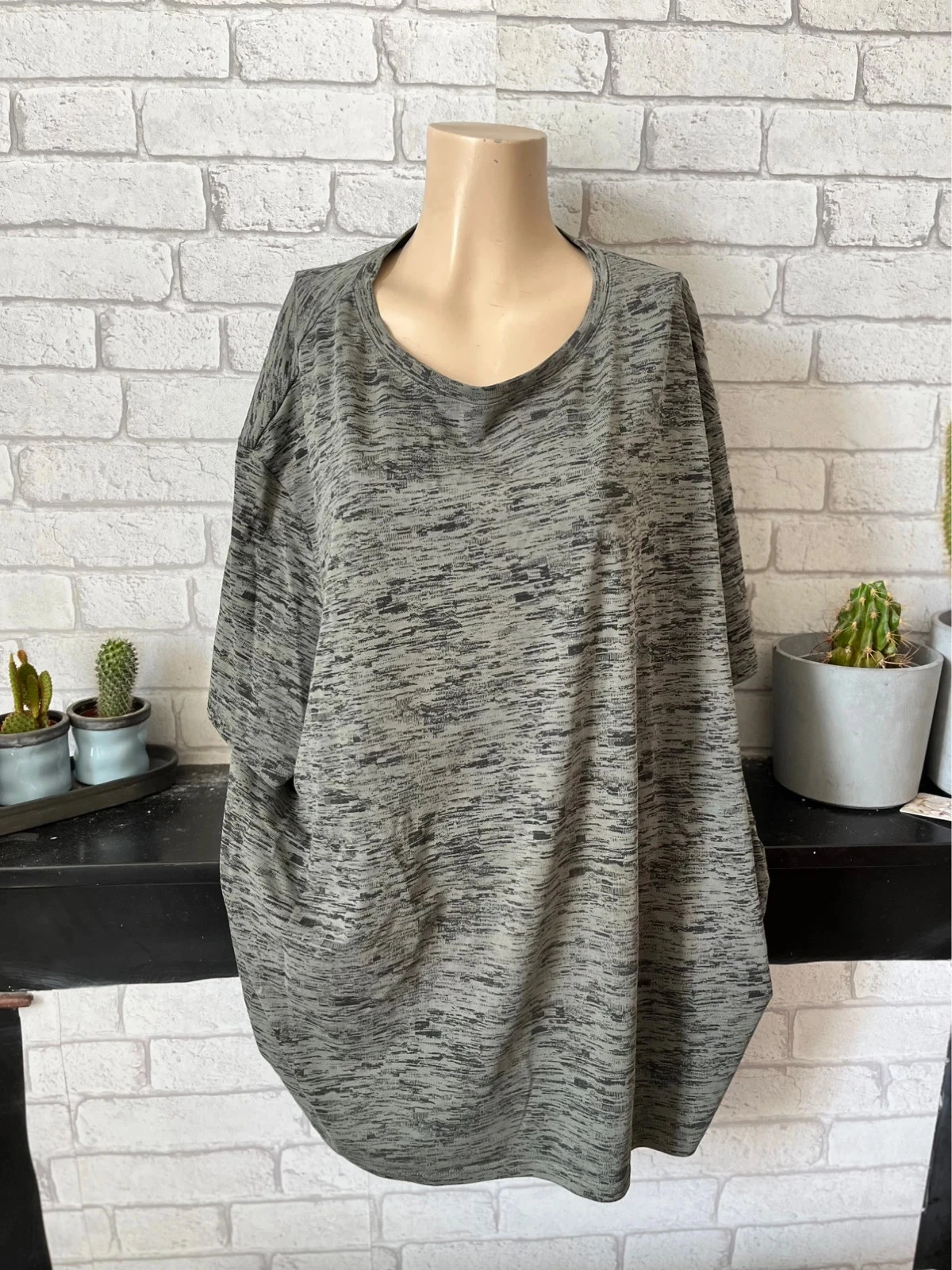 T-shirt gris chiné Décathlon – Taille 48